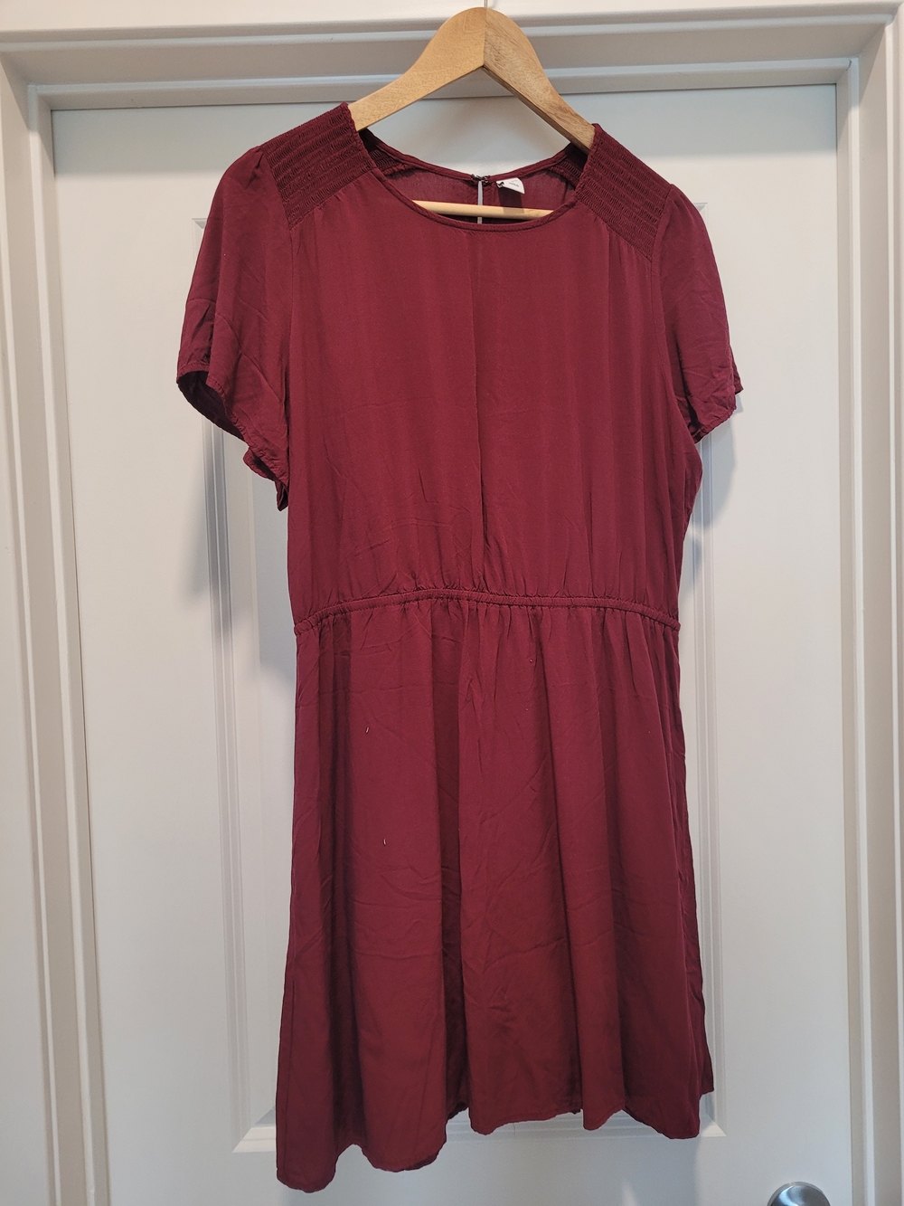Women's Short Sleeve Burgundy Dress - Casual Waist-Defined Tee Dress